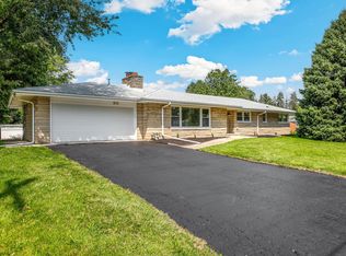 513 Woodlawn Ave, Joliet, IL 60435