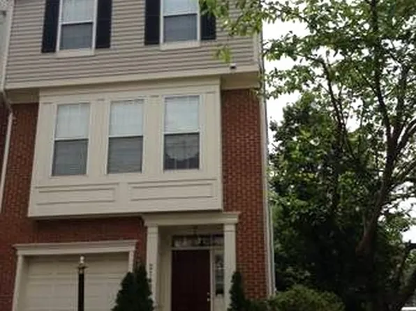 21480 Rusty Blackhaw Sq, Sterling, VA 20164