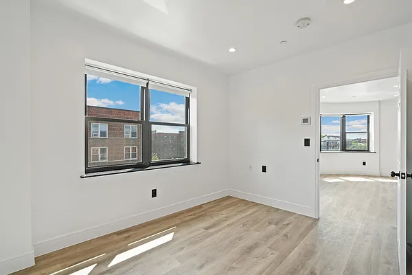 Rented by Nest Seekers International | media 4