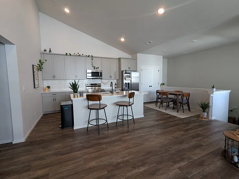 563 Vicot Way #C — Photo 23