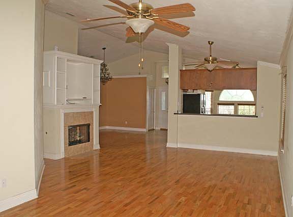 3rd image of 4861 Lake Park Dr
