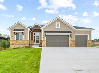 2202 SW Hook Farm Dr, Lees Summit, MO 64082