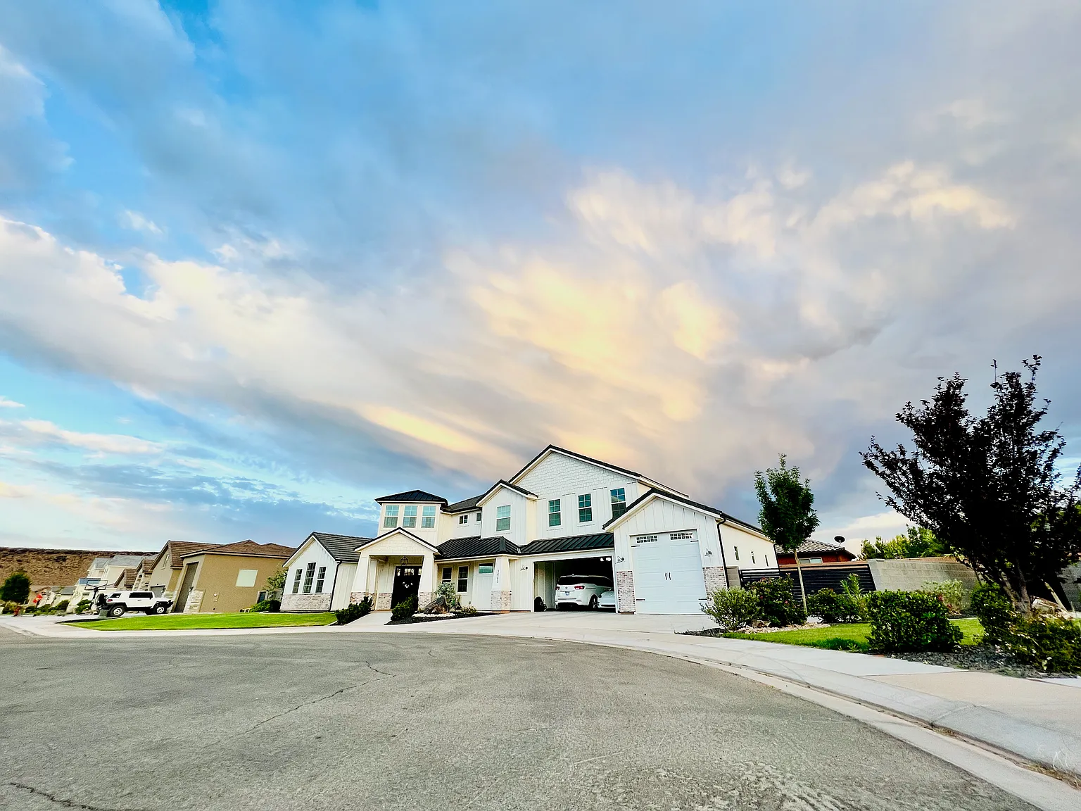 5 bed, 3300 sqft, $4,300 — Photo 2