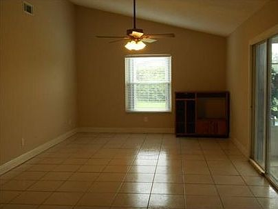 5th image of 2402 SE Wood Ave