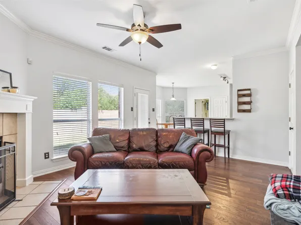 6805 Shore Breeze Ct, Arlington, TX 76016