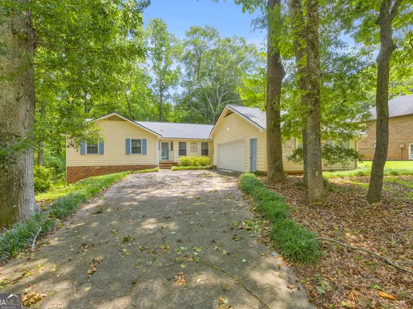 1601 Christopher Dr, Jonesboro, GA 30236