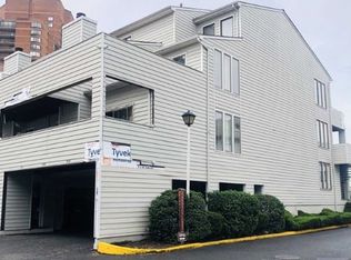 809 Spinnaker Ct, Secaucus, NJ 07094