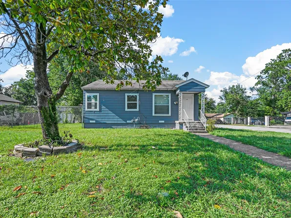 1548 Maple Dr, Garland, TX 75042