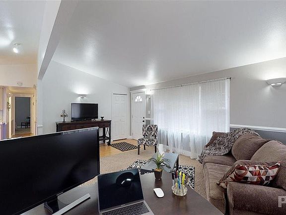 3rd image of 10108 N Blacksoil Ln