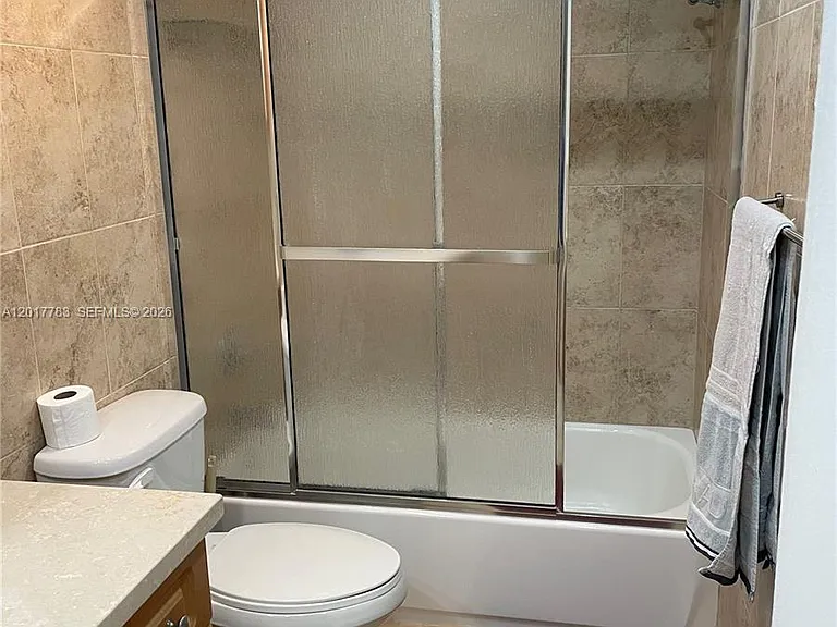 5005 Collins Ave #1422 — Photo 22
