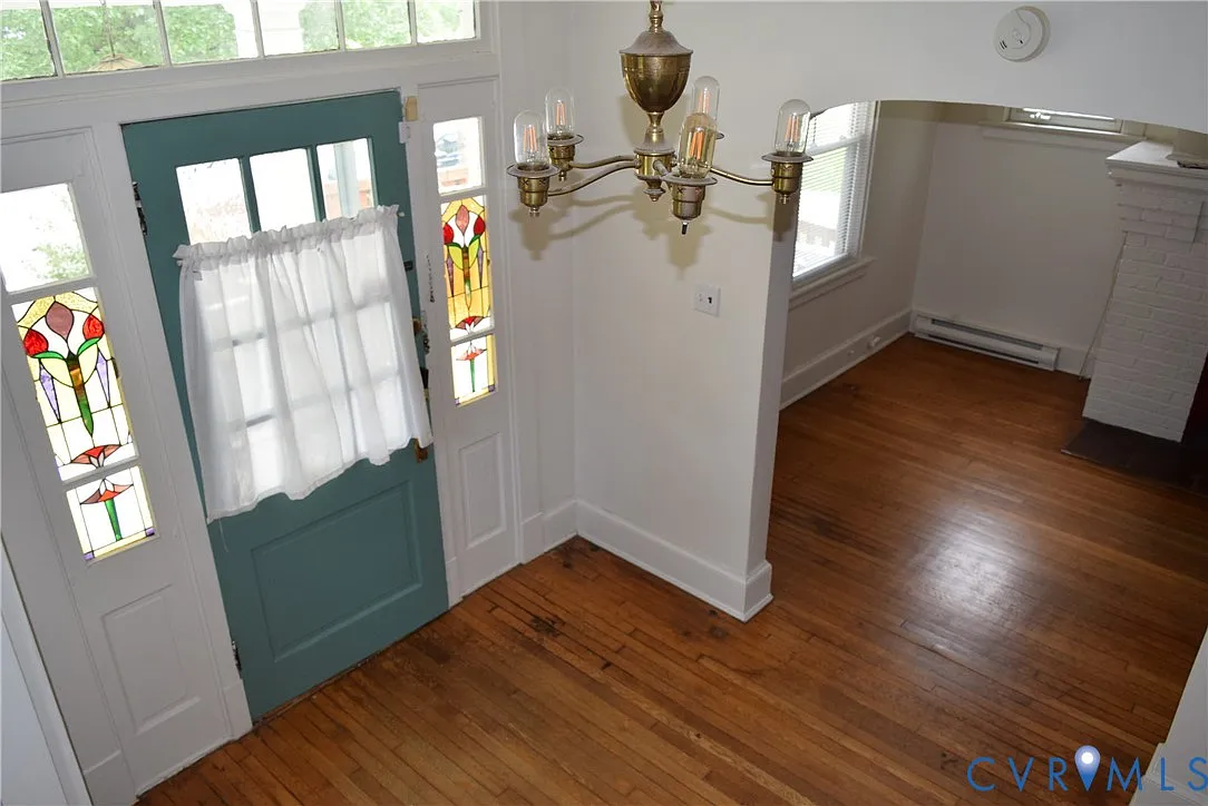 3 bed, 2.0 bath, 1728 sqft, $2,400 — Photo 2