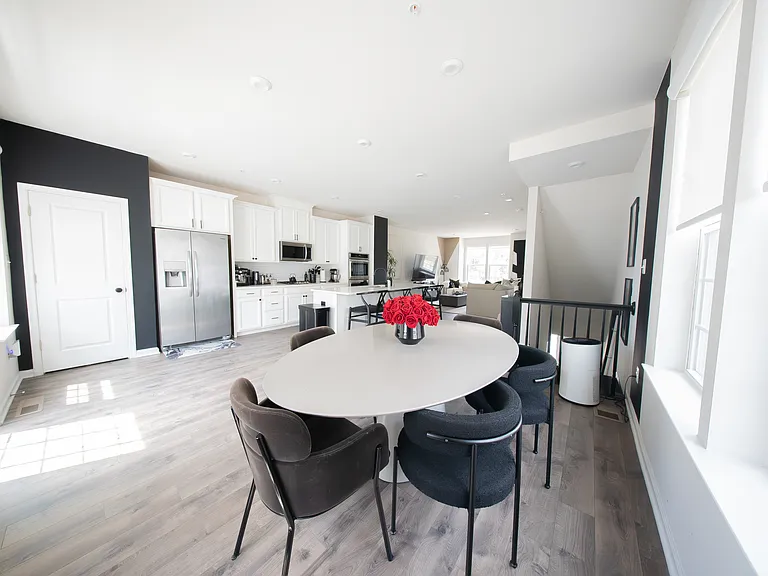 MAIN FLOOR DINING AREA (2/12)