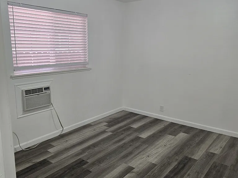 2405 F St #3 — Photo 9