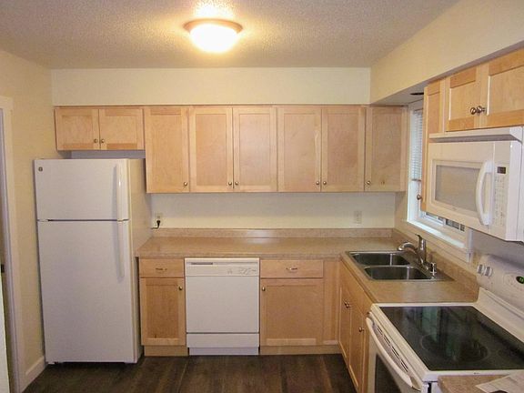 2nd image of 3803 Cliffside Dr