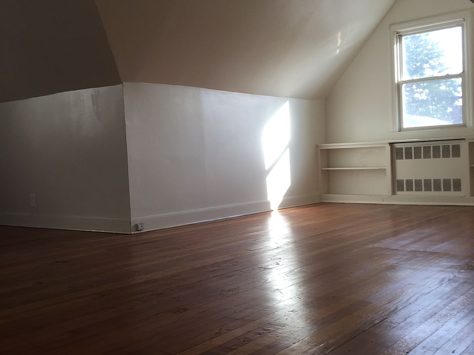 1st image of 218 Street 115 Ave