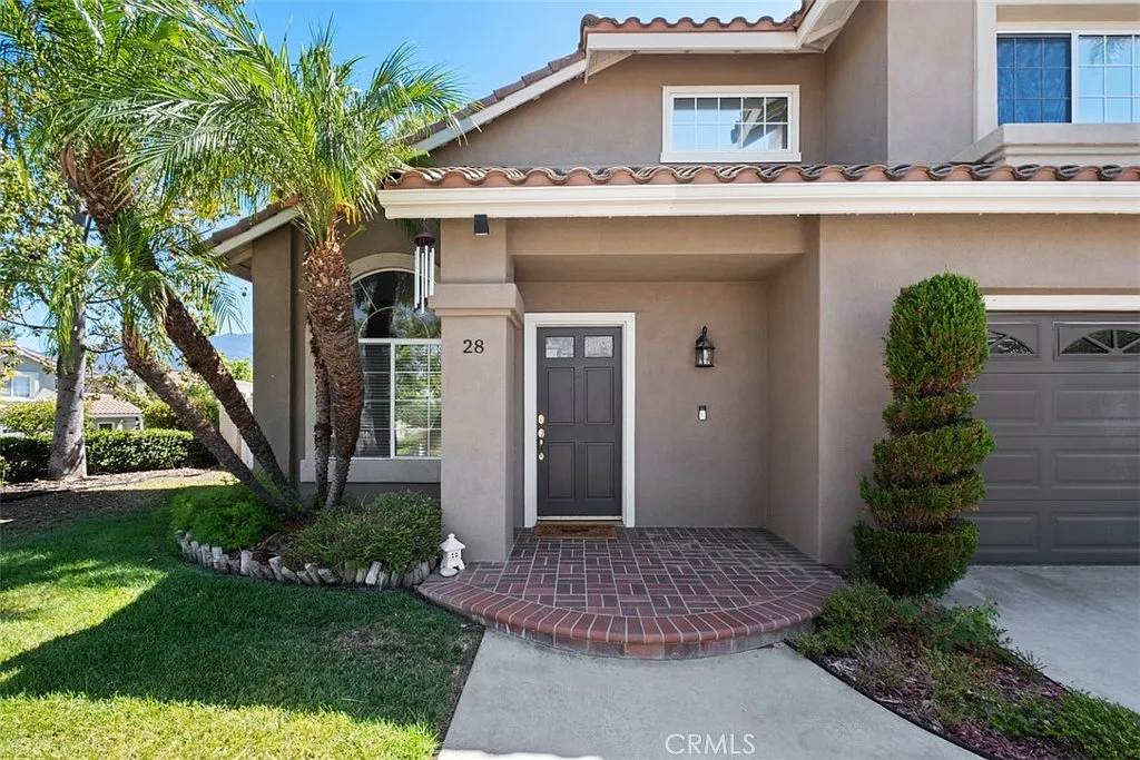 4 bed, 1670 sqft, $4,990 — Photo 2