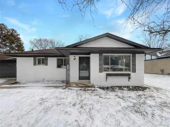 53044 Ruann Dr, Shelby Township, MI 48316