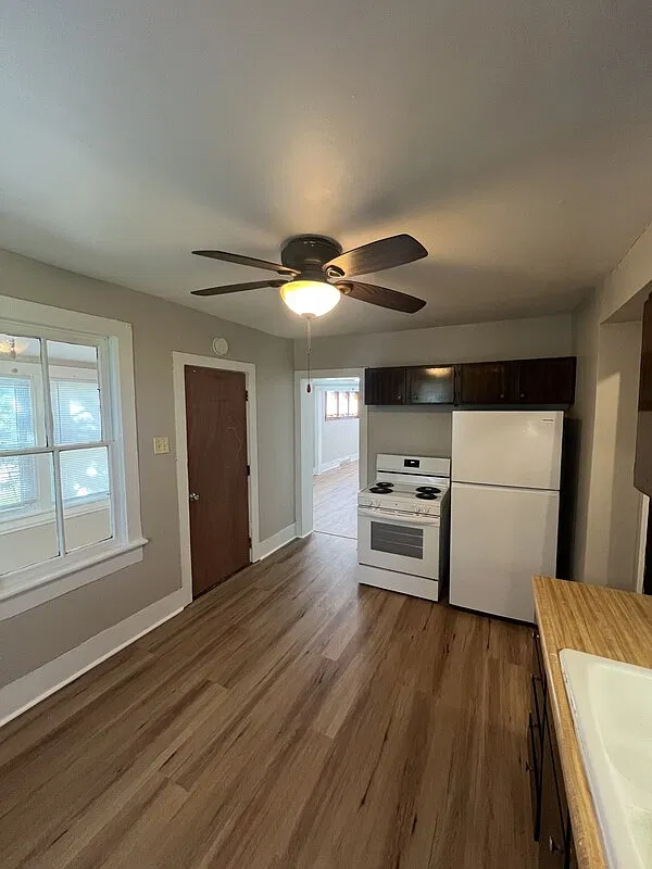2 bed, 1.0 bath, $999 — Photo 2