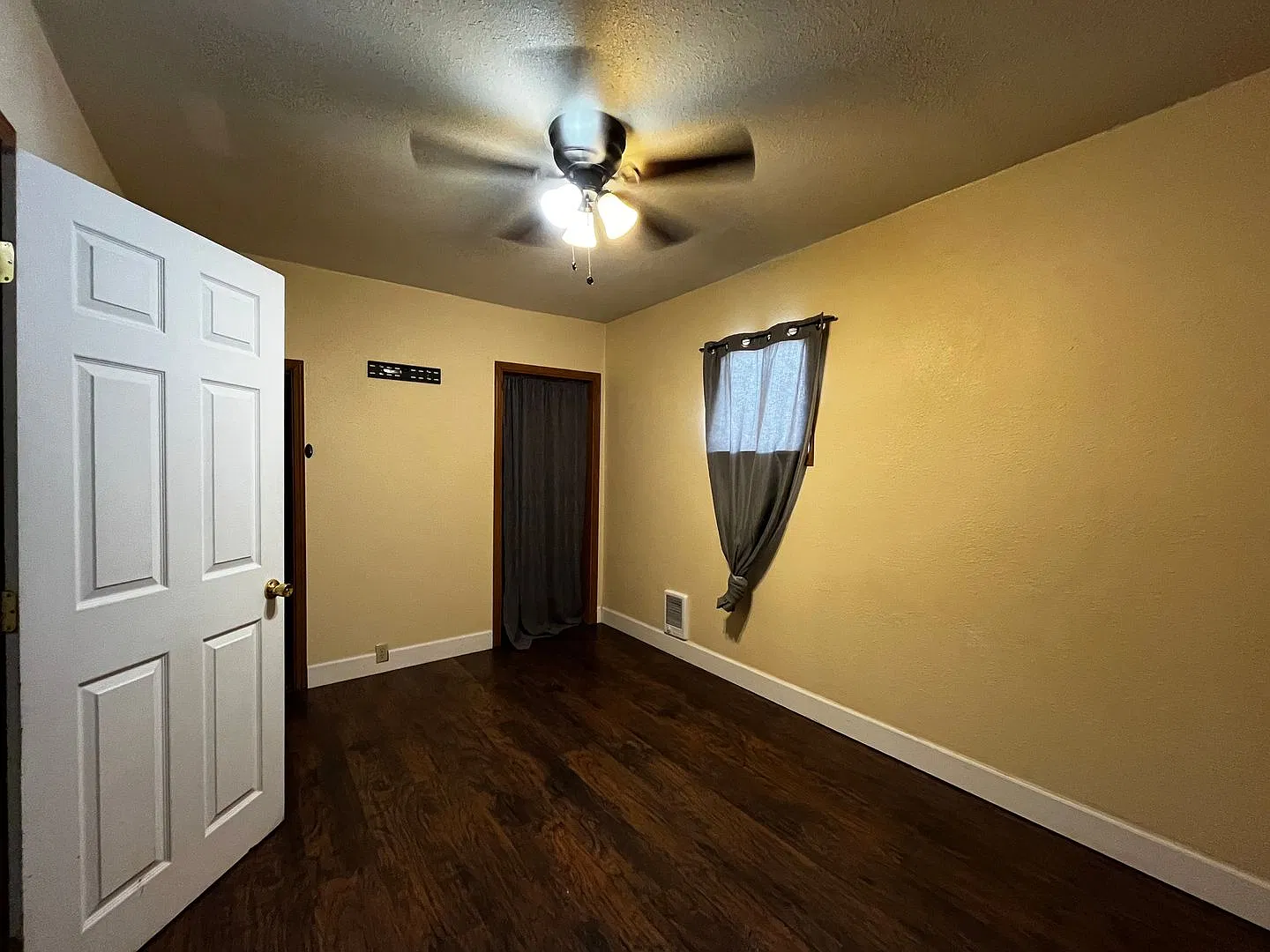 2 bedroom, 1 1/2 bath house located in Kellogg, Idaho — Photo 3