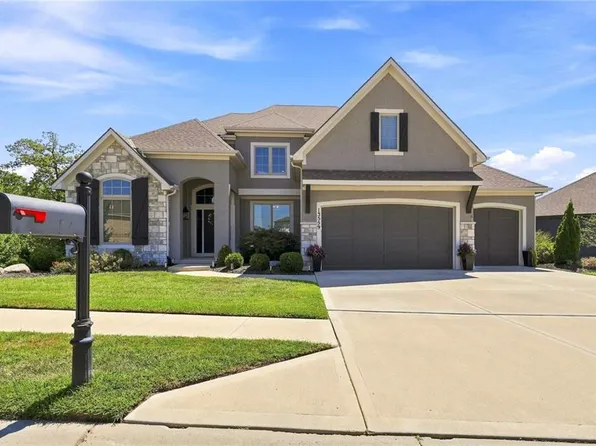13559 Terrace Park Dr, Parkville, MO 64152