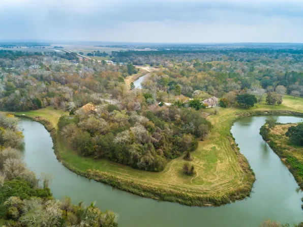 1550 Chocolate Bayou Dr, Alvin, TX 77511