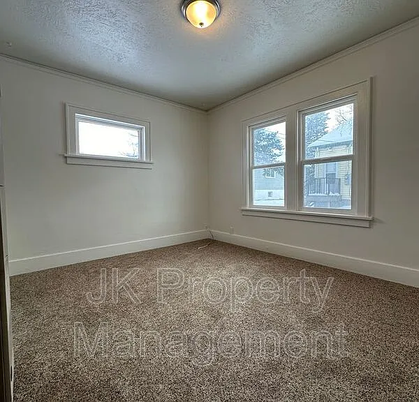 615 8th Ave S — Photo 12