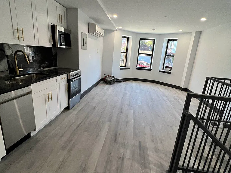 868 New York Ave #1 — Photo 1