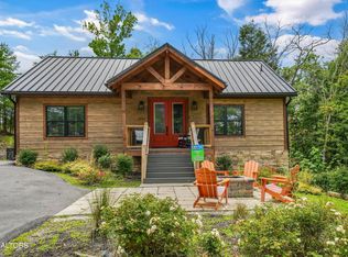 2930 Lightning Strike Dr, Sevierville, TN 37862