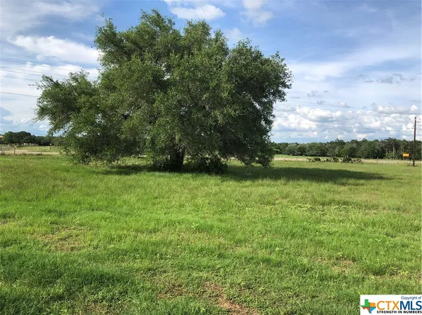 154 Pvt #1672, Hallettsville, TX 77964