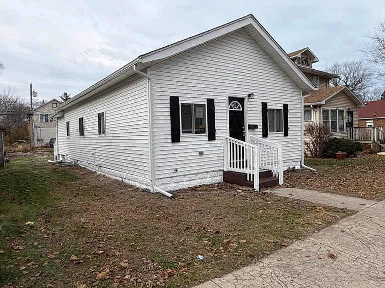 3744 Washington St — Photo 1