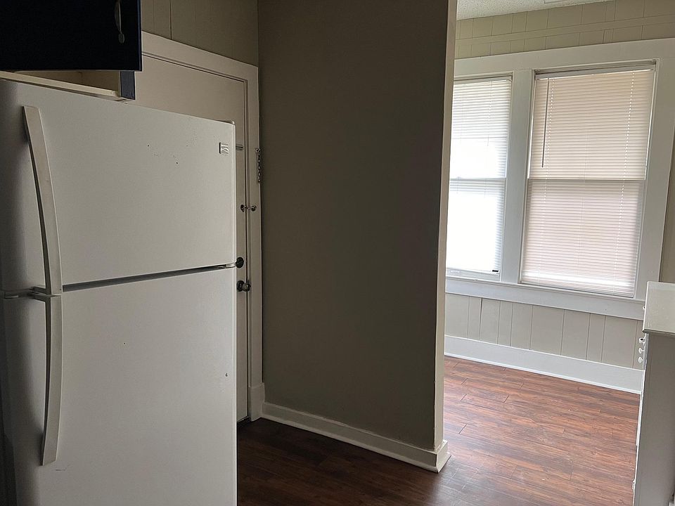 Kitchen, back door, laundry