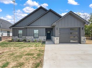 302 Johnson St, Mc Gregor, TX 76657