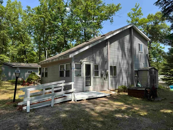 4110 Oakridge Dr, Harrison, MI 48625