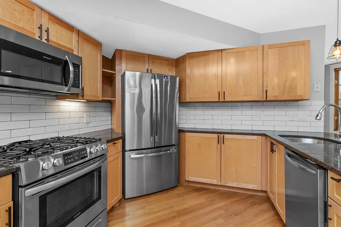 2 bed, 936 sqft, $3,850 — Photo 4