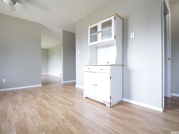 4th image of 906 Ogilvie STREET