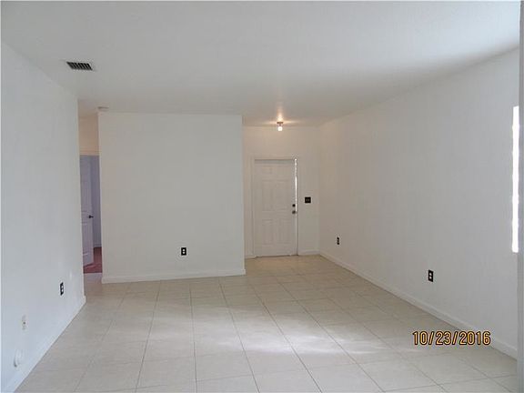 3rd image of 2610 NE 3rd Dr Unit 101