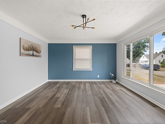 5th image of 3203 Wellington Ave