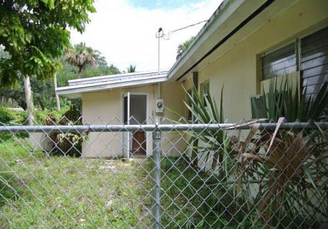 2nd image of 566 Banyan Rd