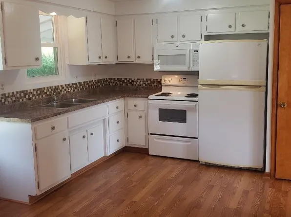 8 North St #B, Canonsburg, PA 15317