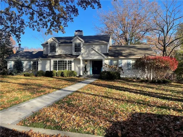 5943 Sunrise Dr, Fairway, KS 66205