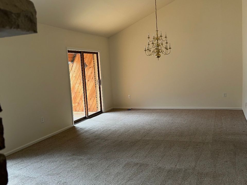 Flexible space with high ceilings