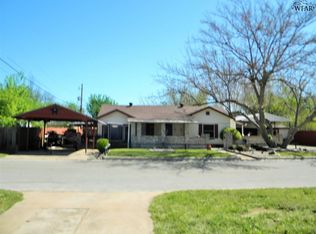 132 Lilac Ln, Burkburnett, TX 76354