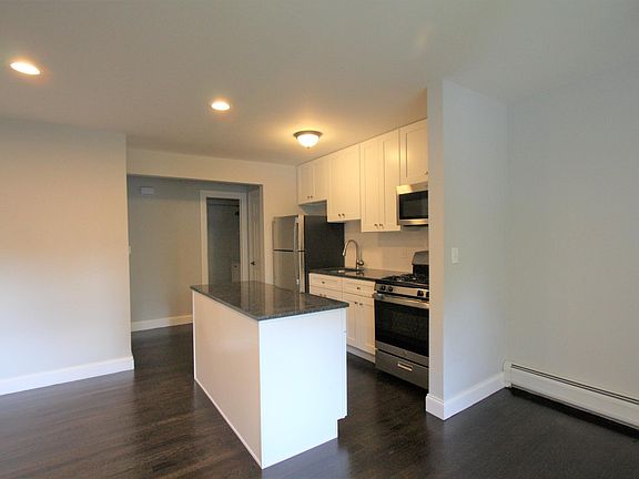 4th image of 807 Washington Dr