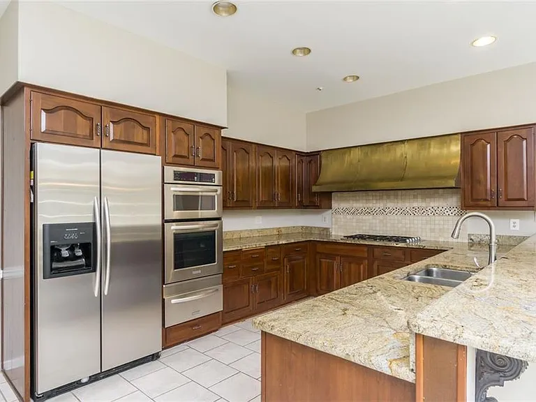 565 River Chase Point — Photo 8