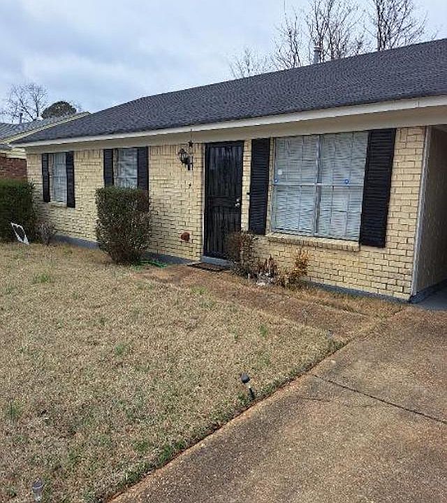 1st image of 66 W Paxton Ln