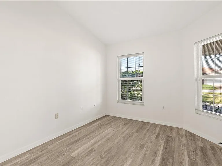 410 Central Mariners Dr — Photo 10