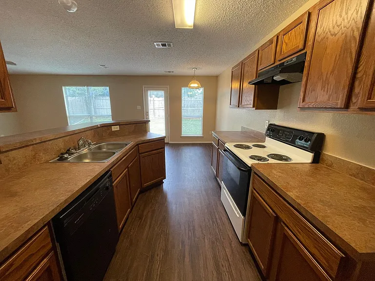 3316 Knoll Trl — Photo 4