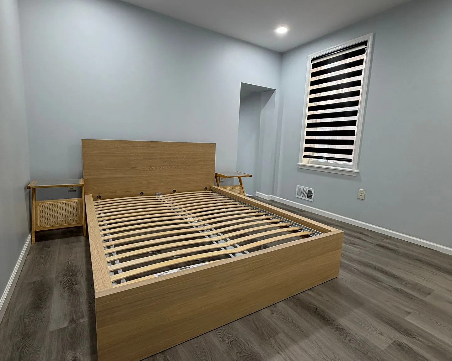 Newly Renovated Bi-Level One Bedroom — Photo 3