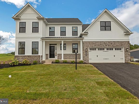3rd image of 5403 Red Oak Dr