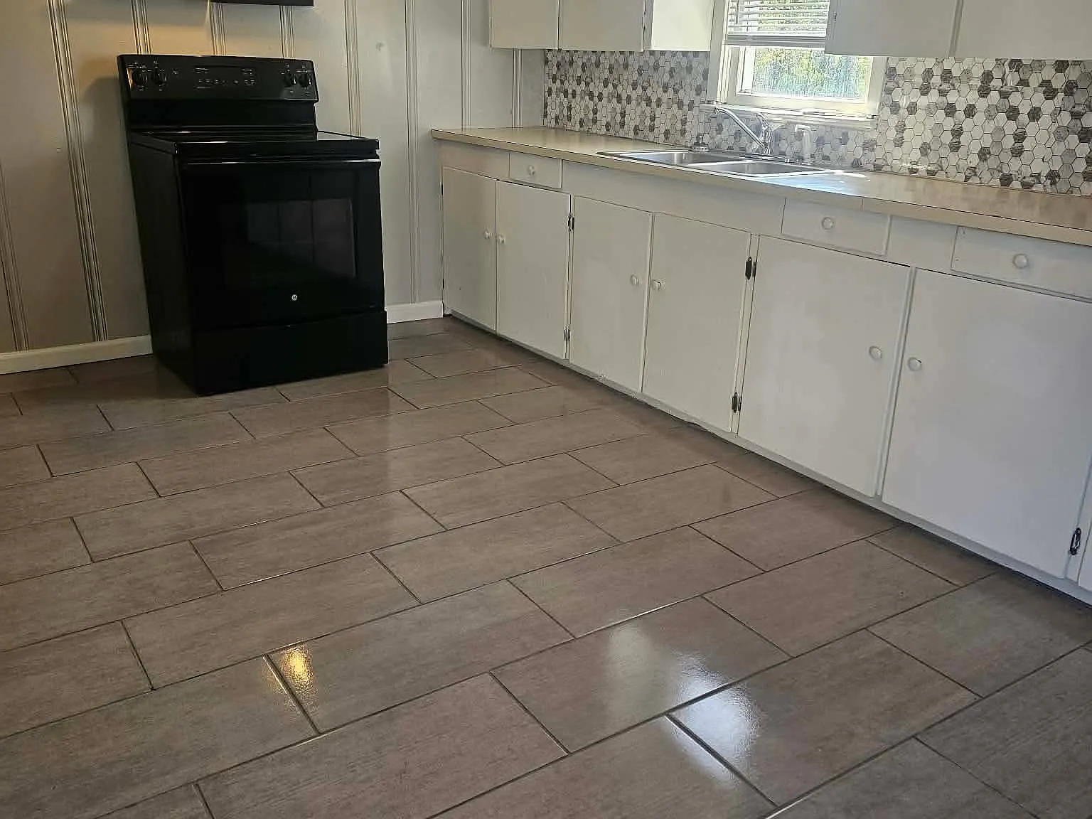 3 bed, 1200 sqft, $1,150 — Photo 2